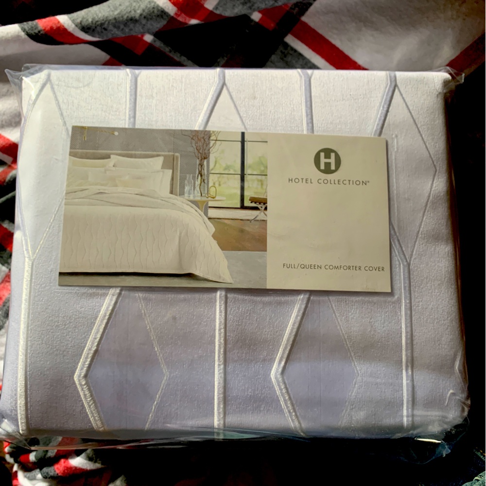 Hotel Collection full/queen comforter cover